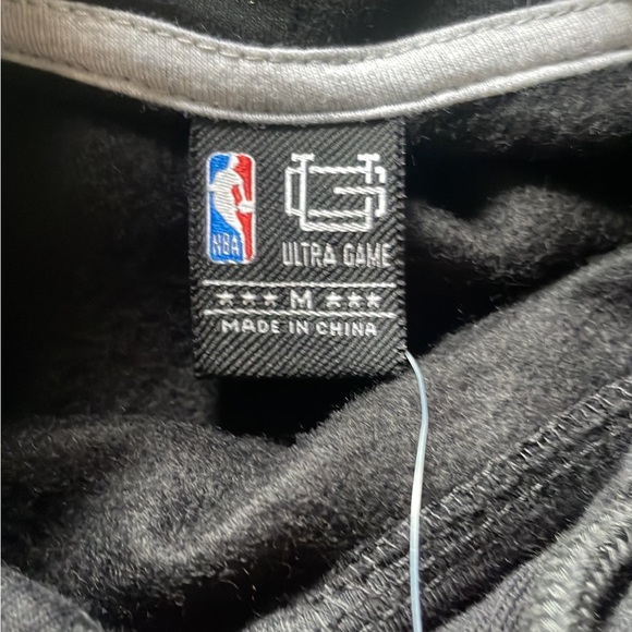 New UltaGame Lakers Pullover Sweater. - Picture 6 of 16